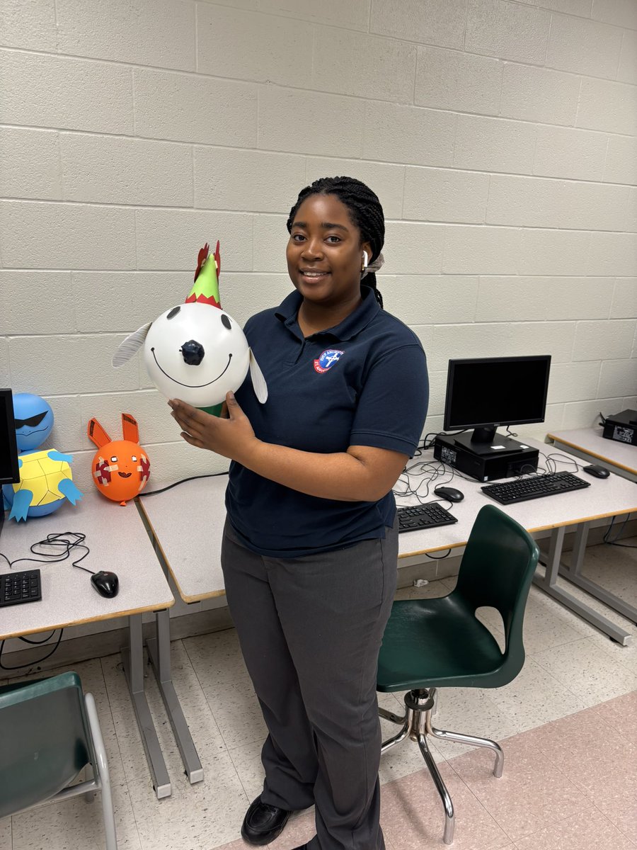 MissBaker2017's tweet photo. We brought The Macy’s Day Thanksgiving parade into our Marketing classroom! 🎈 @StAugSS https://t.co/GJNCaC7e8H