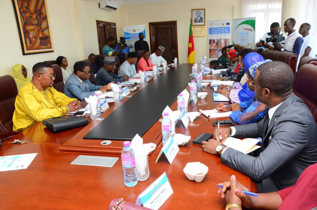 elecamofficiel's tweet photo. Coopération électorale : Elecam et Onu-Femmes main dans la main pour une massification de la participation politique des femmes et des jeunes en âge de voter au cycle électoral de 2025/2026. 
#ElectionsCameroon #société #Elecam #Cameroun #diaspora #Elections #Cameroon https://t.co/0FmchfwMAN