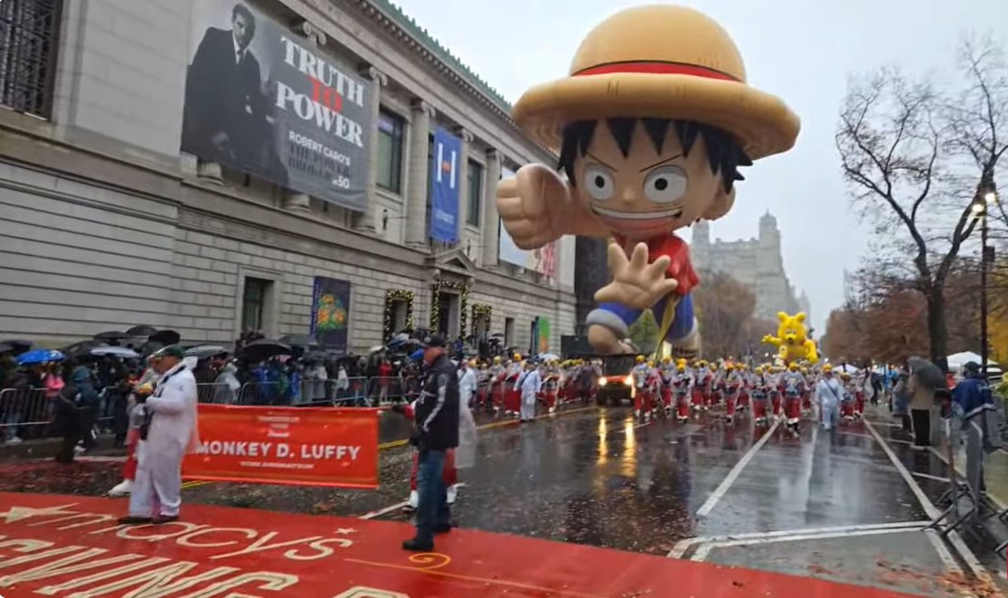 MrCitan's tweet image. Um brasileiro e um sayajin em Nova York.
Esses desfiles do Dia de Ação de Graças são demais!