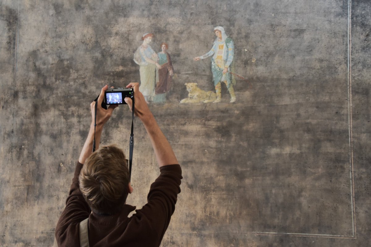 Oggi un nuovo appuntamento con “Raccontare i cantieri”: i grandi cantieri di Pompei raccontati al pubblico. I possessori della MyPompeii Card hanno visitato il cantiere dello Scavo Regio IX-10.