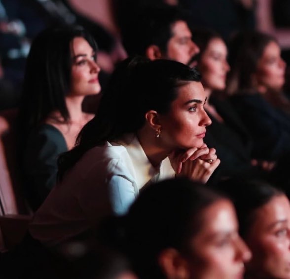 WenCA26's tweet photo. “ I was impatiently waiting for this project. For the first time, we’ve watched the change in the emotions of people traveling far from their place of residence transform into artistic visual and even sound. An inspiring project”
#TubaBüyüküstün 💫
#InnerPortrait @turkishairlines https://t.co/e2THaos37Z