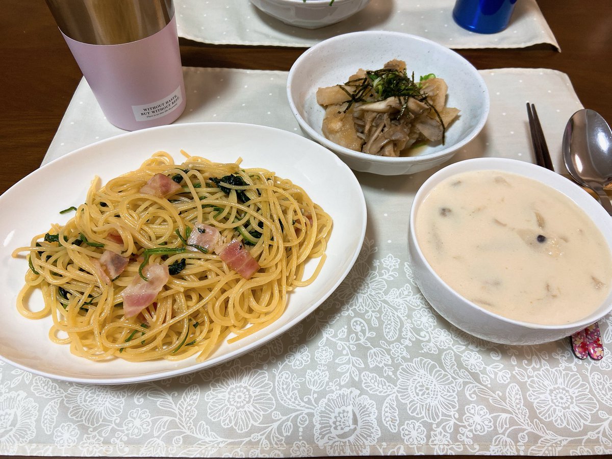 maayu_ROOM's tweet photo. 今日の夜ご飯🍚
❋ほうれん草とベーコンのパスタ
❋さつまいもとシーフードのシチュー
❋長芋と舞茸のおろし煮

#おうちごはん https://t.co/a7GxdT4gep