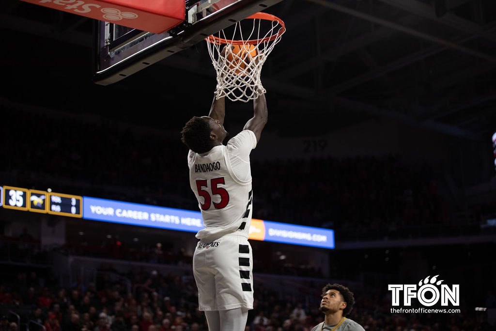 _JT_Smith's tweet photo. A few 🔥 📸 from the #Bearcats win last night https://t.co/TC3JZE9CDq
