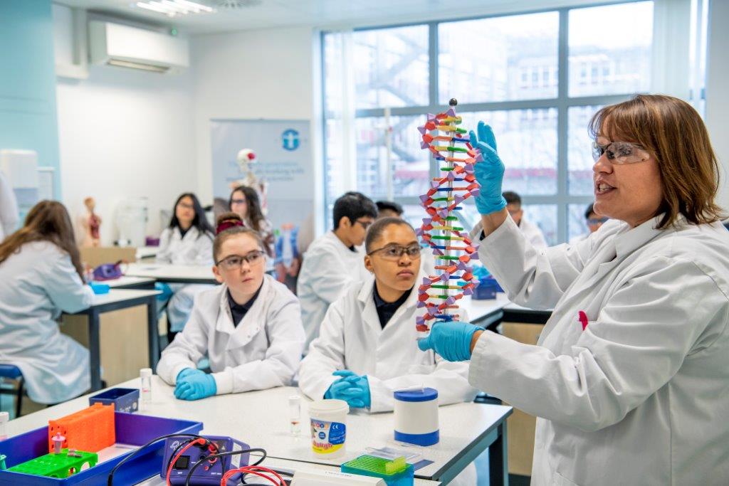 Well done to <a href="/LifelabSoton/">LifeLab</a> <a href="/unisouthampton/">University of Southampton</a>, who are the winners of the Health at Every Age Award (supported by <a href="/_ukactive/">ukactive</a>) 🌟

LifeLab empowers children and young people through science to make better decisions about their health and wellbeing.

#RSPHAwards