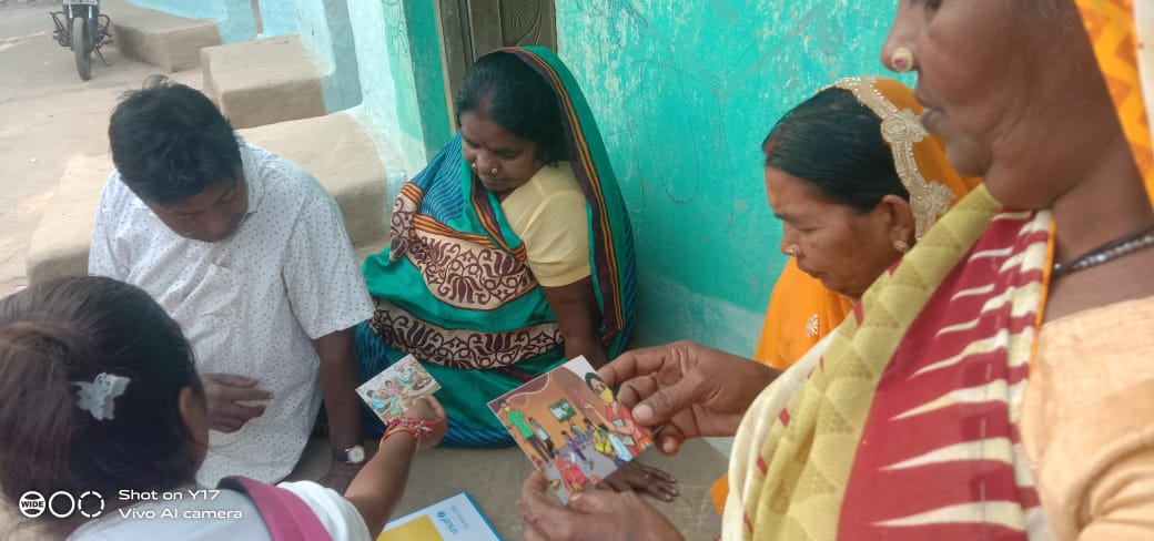 YuvodayJanjgir's tweet photo. "Yuvoday #Hasdeoheroe and volunteers in #Navwagarh block are spreading awareness about child safety, bringing positive change to the community 😊⭐ #Yuvoday #ChildSafety #CommunityChange #PositiveImpac @UNICEFIndia @agriconsamiti @UNICEFIndia https://t.co/JrPikJa0H0