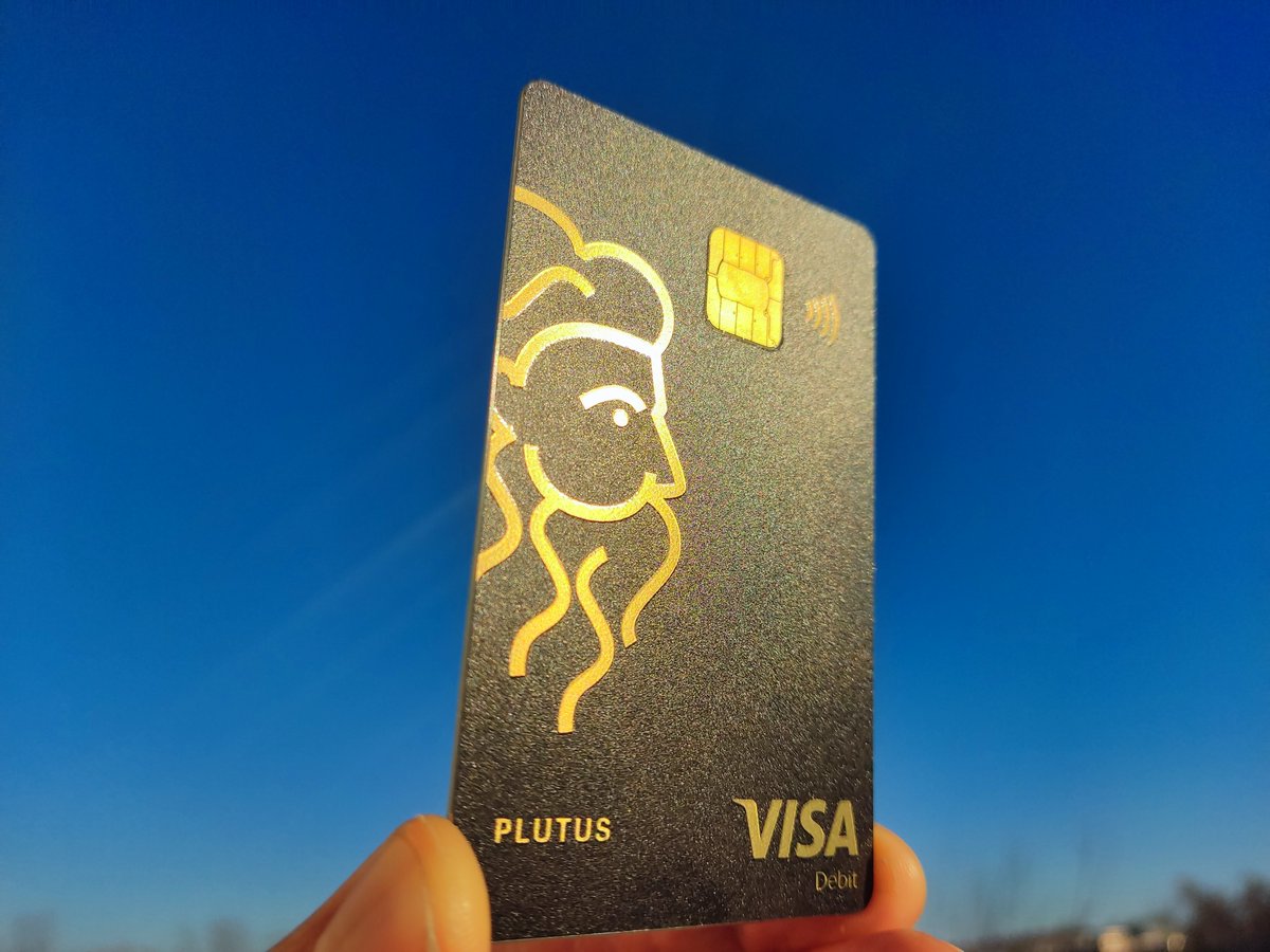 TextoAarold's tweet photo. My Plutus Grandmaster metal black card in the blue sky #PlutusMetal https://t.co/KnWUFGLMJ6