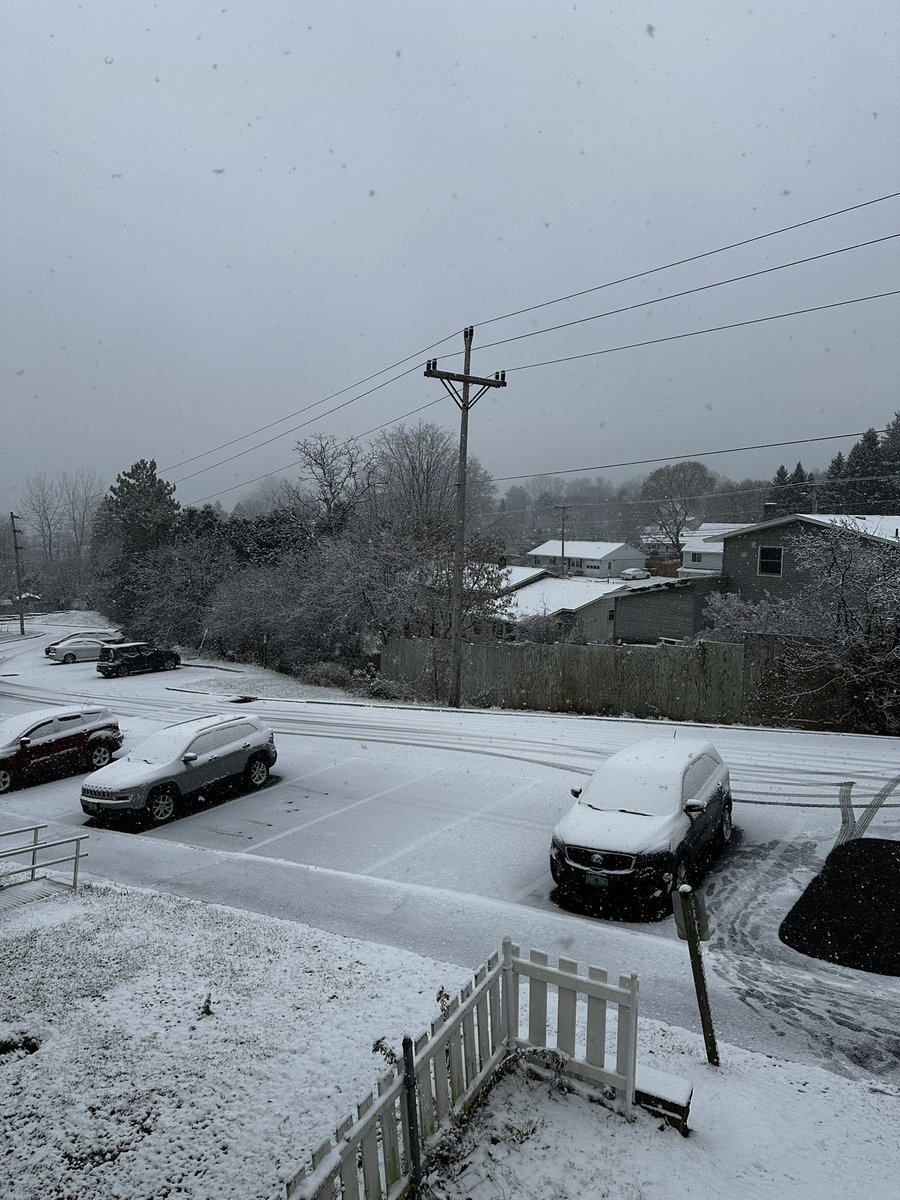 vtwebdesign's tweet image. Snowing in Vermont