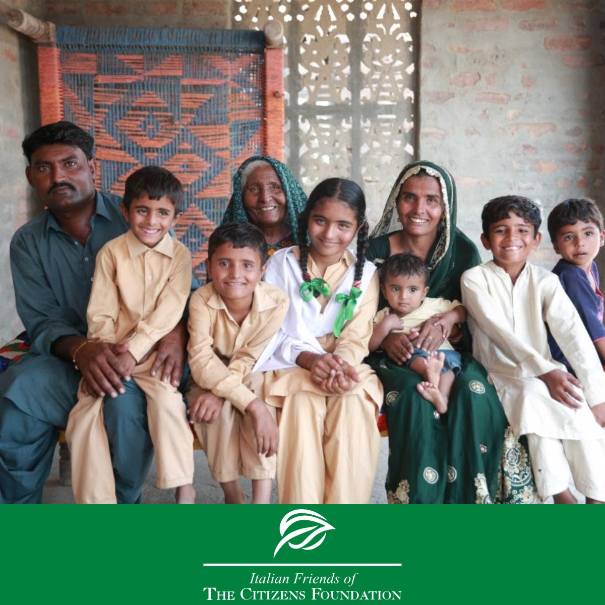 FriendsTCFItaly's tweet photo. Devi Sawan, di Mirpurkhas, Sindh, a soli 9 anni era stata ritirata da scuola per preparare la sua dote, rischiando di diventare una sposa bambina. 💔  Grazie all'intervento della preside Ms. Samreen e al supporto di TCF, Devi è tornata a scuola #ChangeBeginsWithEducation https://t.co/iXFacuFlR2