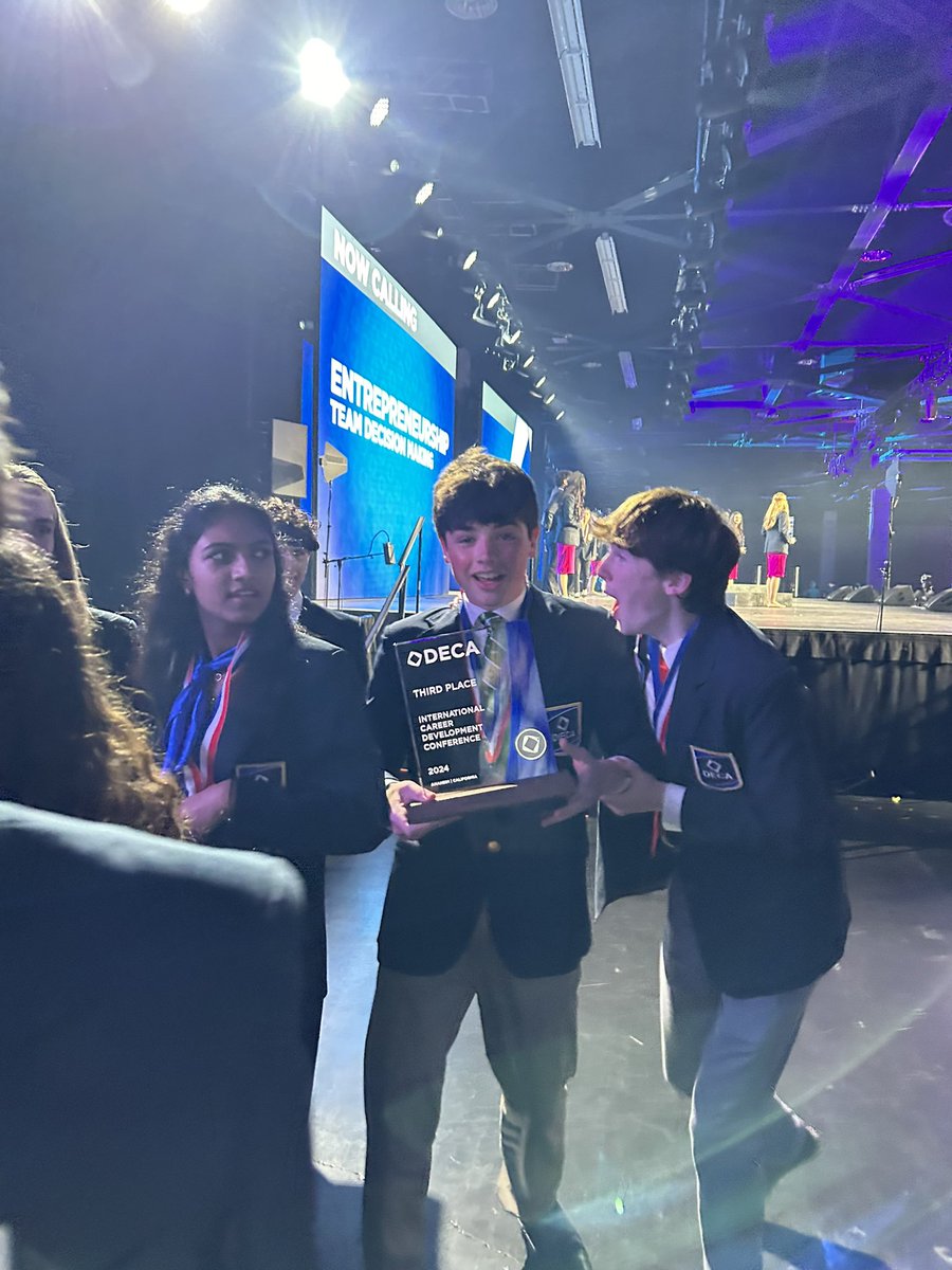 KPDECAchapter's tweet image. Day 28 of #DECAMonth features what our @DECAInc chapter is thankful for. We are appreciative of our outstanding members, valued chaperones, and fun times at conferences. 
@Mass_Deca
#ChartYourCourse
#BeTheOne