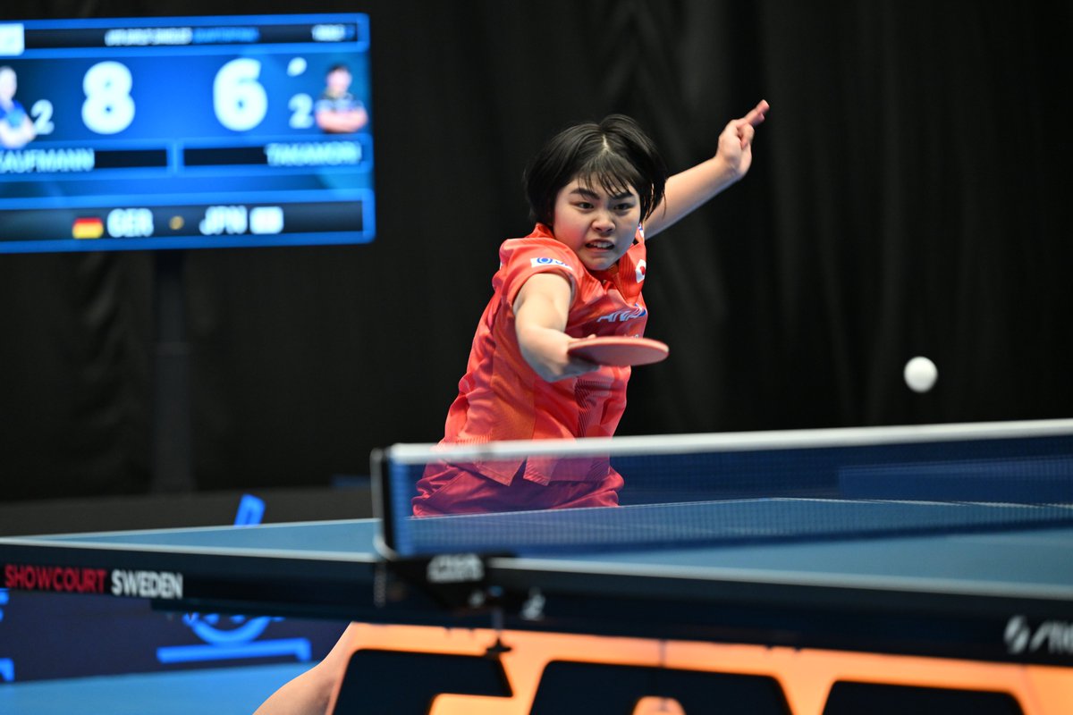 Rallys_pingpong's tweet photo. 2024ITTF世界ユース選手権ヘルシンボリ大会
【U-19 Girl's Singles】Quarterfinal

髙森愛央(日本)　2(9,-4,-6,4,-8,-11)4　Annett KAUFMANN(ドイツ)

変化のわかりにくいサービスから攻撃を仕掛ける髙森。KAUFMANNはなんとか強打をコーナーに打ち分ける。強打をされても髙森が徐々に対応し、KAUFMANNのミスが目立つが、6ゲーム目は序盤にリードされたことが響き、悔しい敗戦となった。
#卓球 #世界ユース #ITTF