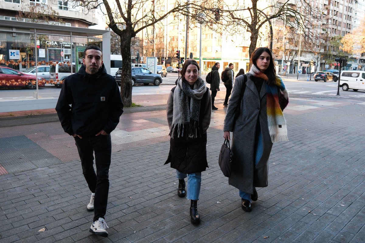 Hasi dira epaiketak. 

Eusko Jaurlaritzaren praktika auzitan jarri eta gazte independentiston eskubide zibil eta politikoak defendatzera etorri gara Gasteizko Justizia Jauregira.

#AurreraGoaz