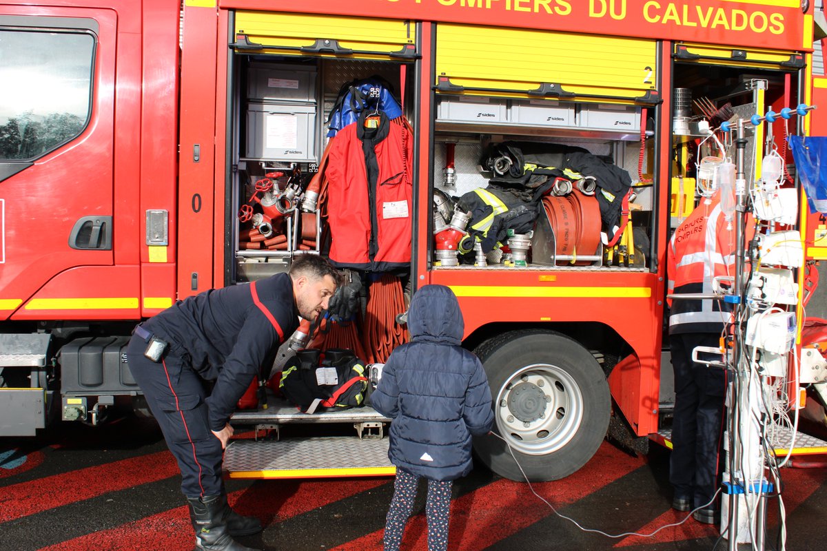 SDIS 14 (@sdis14) on Twitter photo A quelques semaines de Noël, des #sapeurspompiers de #Caen ont rendu visite aux enfants hospitalisés du PFEH du CHU de Caen Normandie.  Découverte des engins et distribution de quelques cadeaux étaient au rendez-vous 🎄 A quelques semaines de Noël, des #sapeurspompiers de #Caen ont rendu visite aux enfants hospitalisés du PFEH du CHU de Caen Normandie.  Découverte des engins et distribution de quelques cadeaux étaient au rendez-vous 🎄