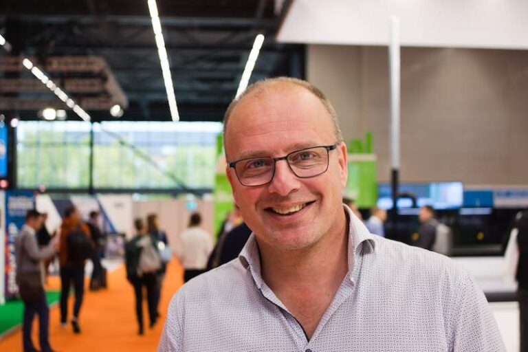 René De Heij keert terug in de grafische sector en vormt opnieuw een team met Marco Aarnink. Per 1 januari 2025 wordt De Heij algemeen directeur bij Print·com. Je leest meer op degrafischevakpers.nl