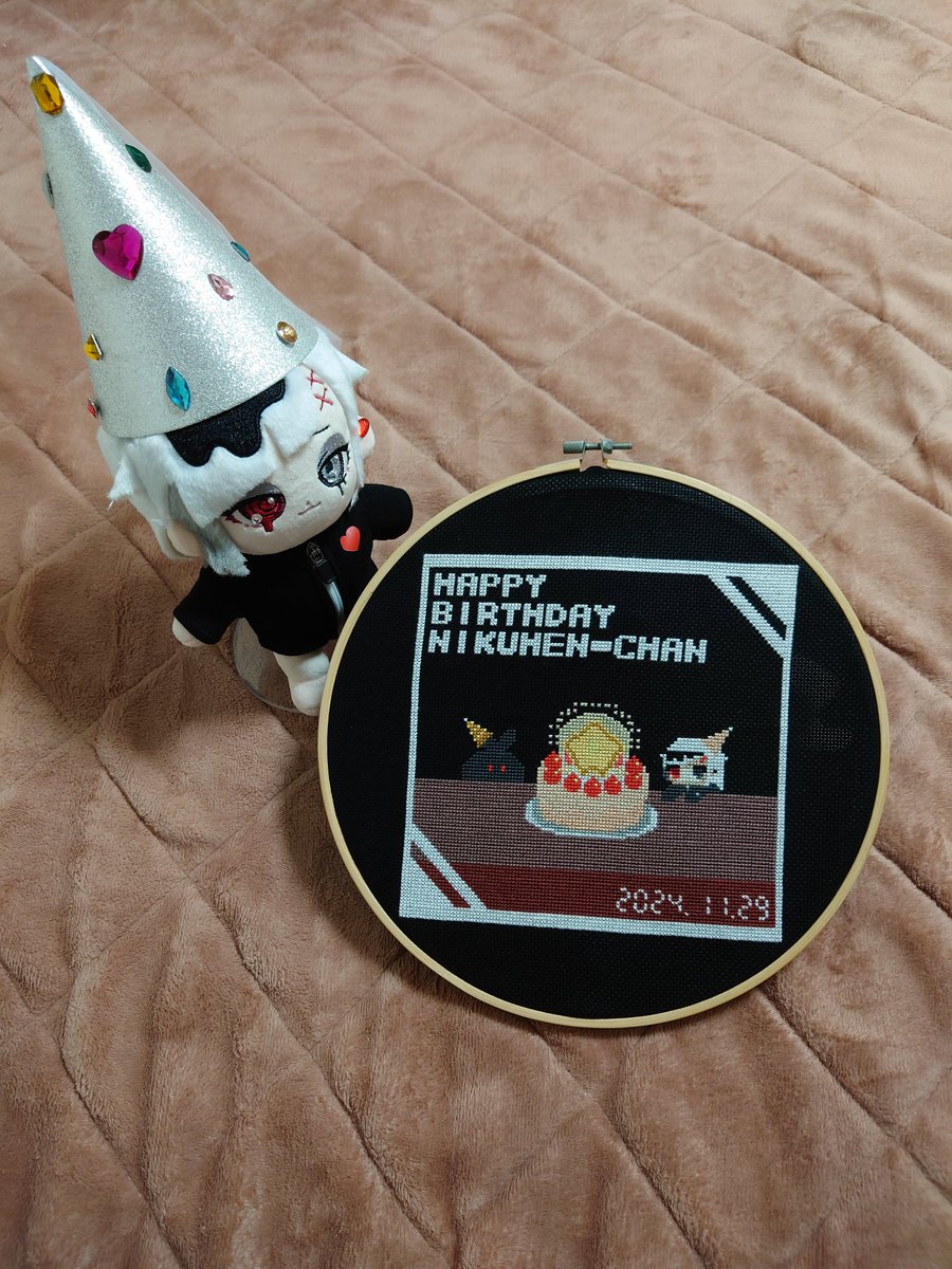 dalukulo3's tweet photo. 肉片ちゃん!お誕生日おめでとうございます!今年も縫うことができて良かったです！
#描工肉
#クロスステッチ https://t.co/BMrSZmpCGh