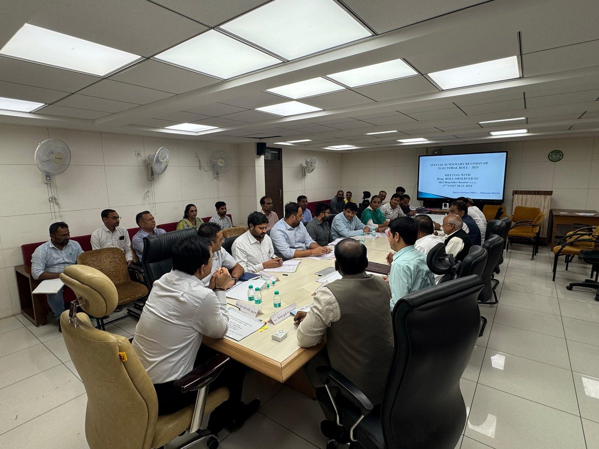 CollectorMeh's tweet image. ખાસ સંક્ષિપ્ત સુધારણા કાર્યક્રમ-2025 અંતર્ગત માન. રોલ ઓબ્ઝર્વરશ્રી રાજેન્દ્રકુમાર, IAS (સચિવશ્રી, પર્યટન વિભાગ ગજરાત સરકાર) દ્વારા માન્ય રાજકીય પક્ષોના પ્રતિનિધિઓ તથા મહેસાણા જિલ્લાના તમામ ERO  સાથે બેઠક યોજી.
@CEOGujarat @ECISVEEP @secgujtourism