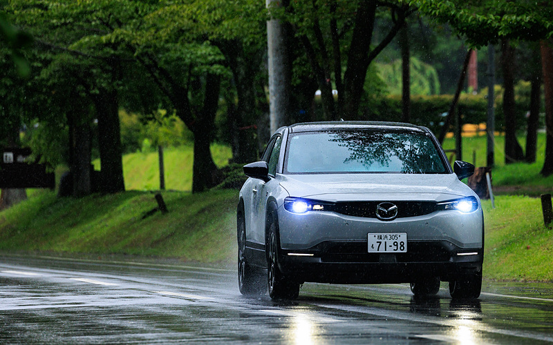 car_watch's tweet image. 「MX-30 Rotary-EV」でロングドライブ ロータリーエンジンなどマツダらしいチャレンジの塊だった car.watch.impress.co.jp/docs/news/impr… #MAZDA #マツダ #MX30