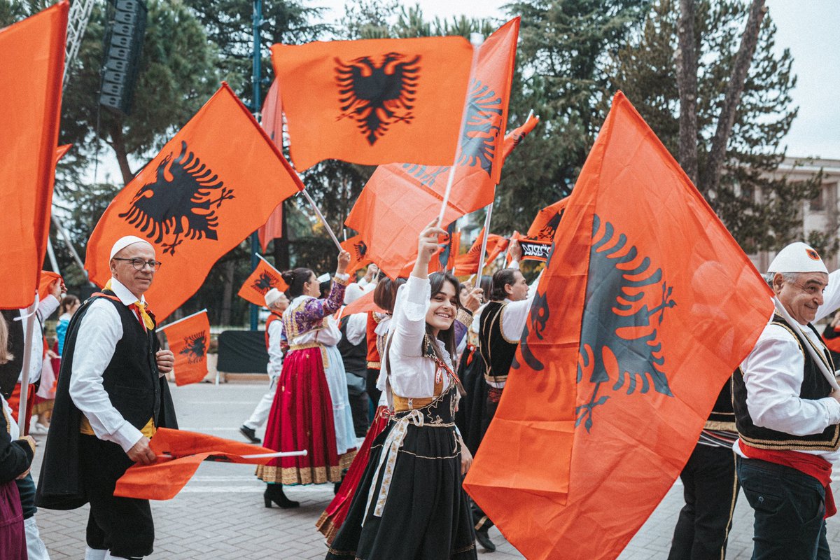 dpshtrr's tweet photo. PARADA E SHQIPTARËVE 2024, ditën e sotme provoi edhe njëherë tjetër ndjenjën e atdhedashurisë, ku Bulevardi “Dëshmorët e Kombit” bëri bashkë mijëra zemra shqiptarësh nga të gjithë trojet shqipfolëse! 🇦🇱 https://t.co/A72uhKufJ8