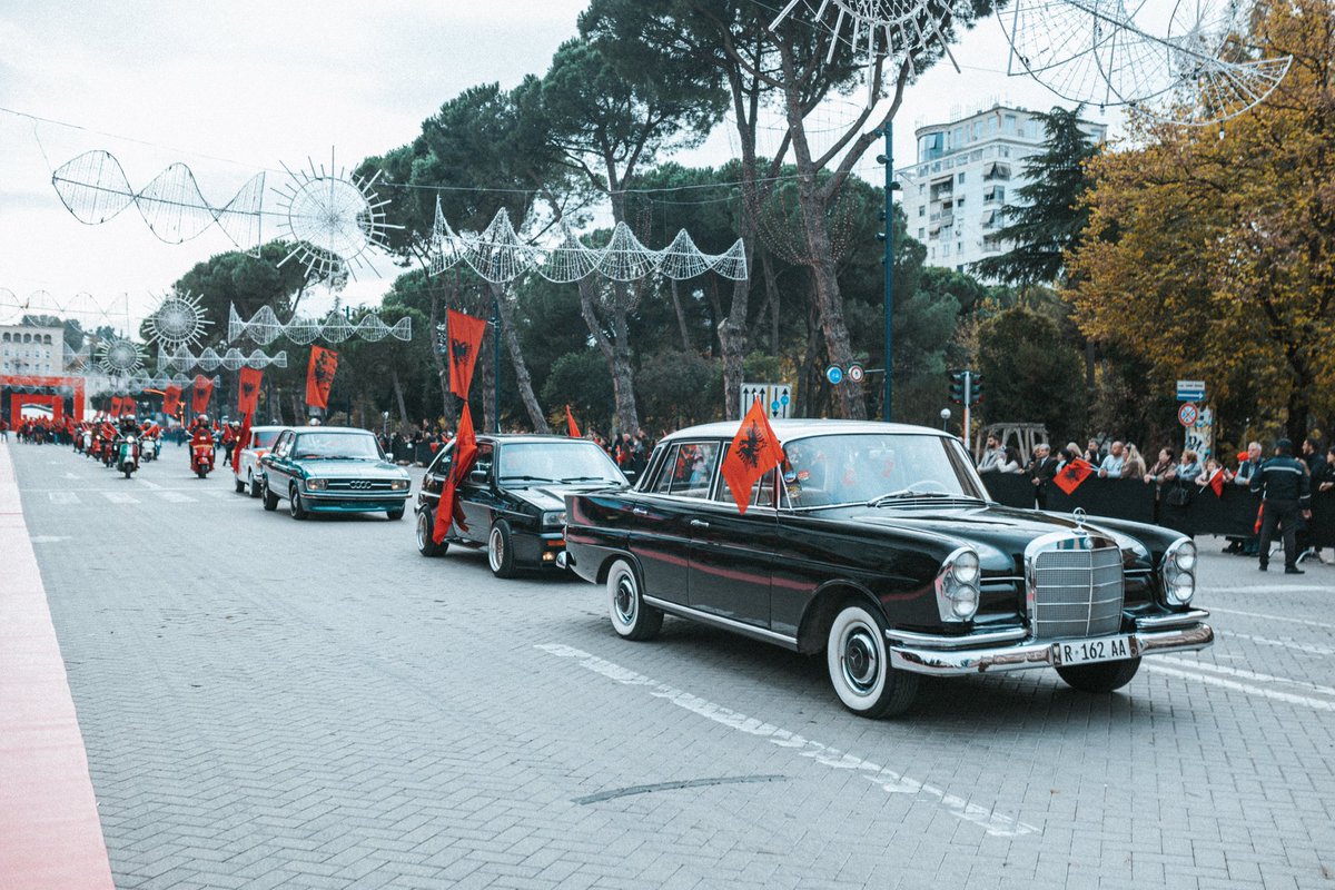 dpshtrr's tweet photo. PARADA E SHQIPTARËVE 2024, ditën e sotme provoi edhe njëherë tjetër ndjenjën e atdhedashurisë, ku Bulevardi “Dëshmorët e Kombit” bëri bashkë mijëra zemra shqiptarësh nga të gjithë trojet shqipfolëse! 🇦🇱 https://t.co/A72uhKufJ8