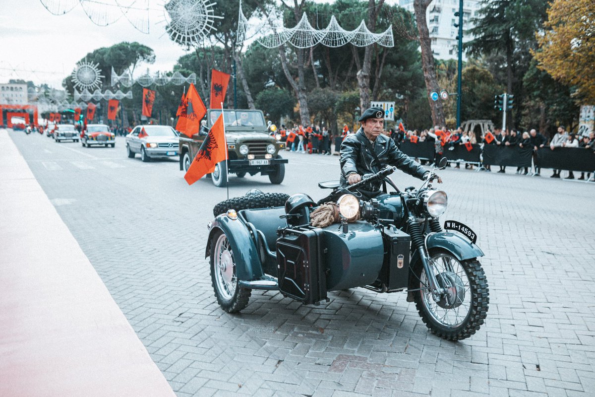 dpshtrr's tweet photo. PARADA E SHQIPTARËVE 2024, ditën e sotme provoi edhe njëherë tjetër ndjenjën e atdhedashurisë, ku Bulevardi “Dëshmorët e Kombit” bëri bashkë mijëra zemra shqiptarësh nga të gjithë trojet shqipfolëse! 🇦🇱 https://t.co/A72uhKufJ8