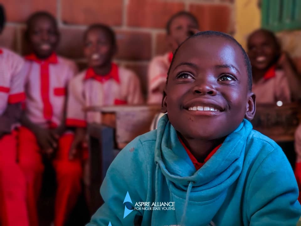 Chillinmastaa's tweet photo. Earlier today, in continuation with the #ProjectBackToSchool outreach by Aspire Alliance, and following the organisation’s commitment to supporting public primary schools in providing incentives to schoolchildren towards motivating them to go back into the classroom; https://t.co/tv6pku7CUw