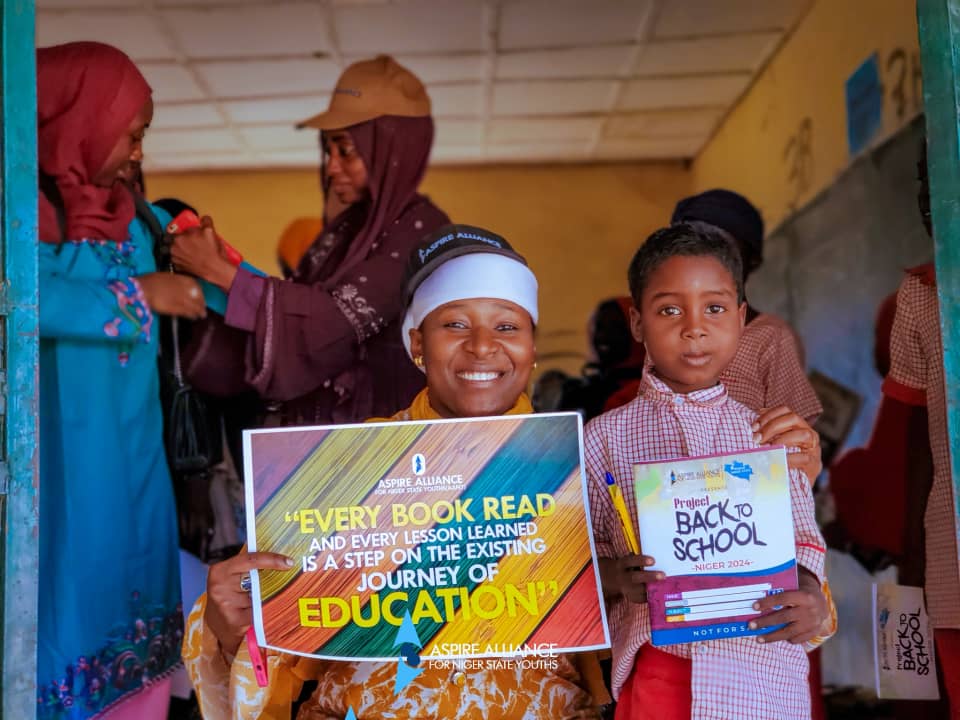 Chillinmastaa's tweet photo. Earlier today, in continuation with the #ProjectBackToSchool outreach by Aspire Alliance, and following the organisation’s commitment to supporting public primary schools in providing incentives to schoolchildren towards motivating them to go back into the classroom; https://t.co/tv6pku7CUw
