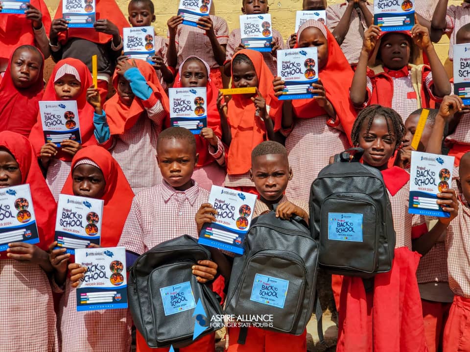 Chillinmastaa's tweet photo. Earlier today, in continuation with the #ProjectBackToSchool outreach by Aspire Alliance, and following the organisation’s commitment to supporting public primary schools in providing incentives to schoolchildren towards motivating them to go back into the classroom; https://t.co/tv6pku7CUw