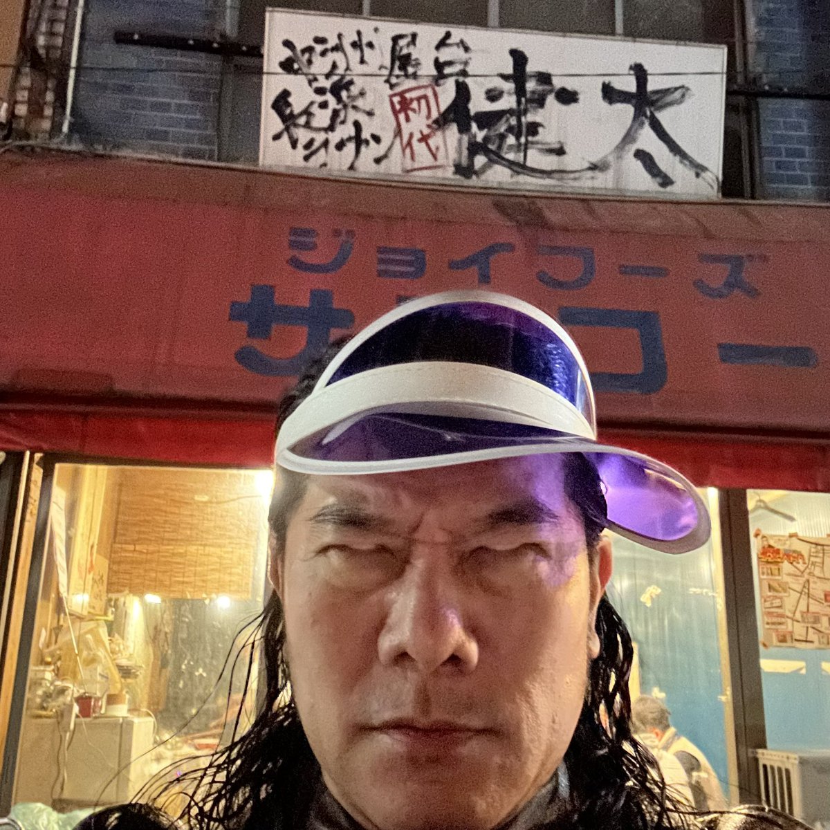 okiteporsche's tweet photo. いつもの高円寺ラーメン健太夜健太、見覚えのある顔の人がいて知り合いだっけと必死に考えたらU-FILE CAMPの長南亮さんだった。そりゃ知ってるわけだ。 https://t.co/BFYzU2qzTl