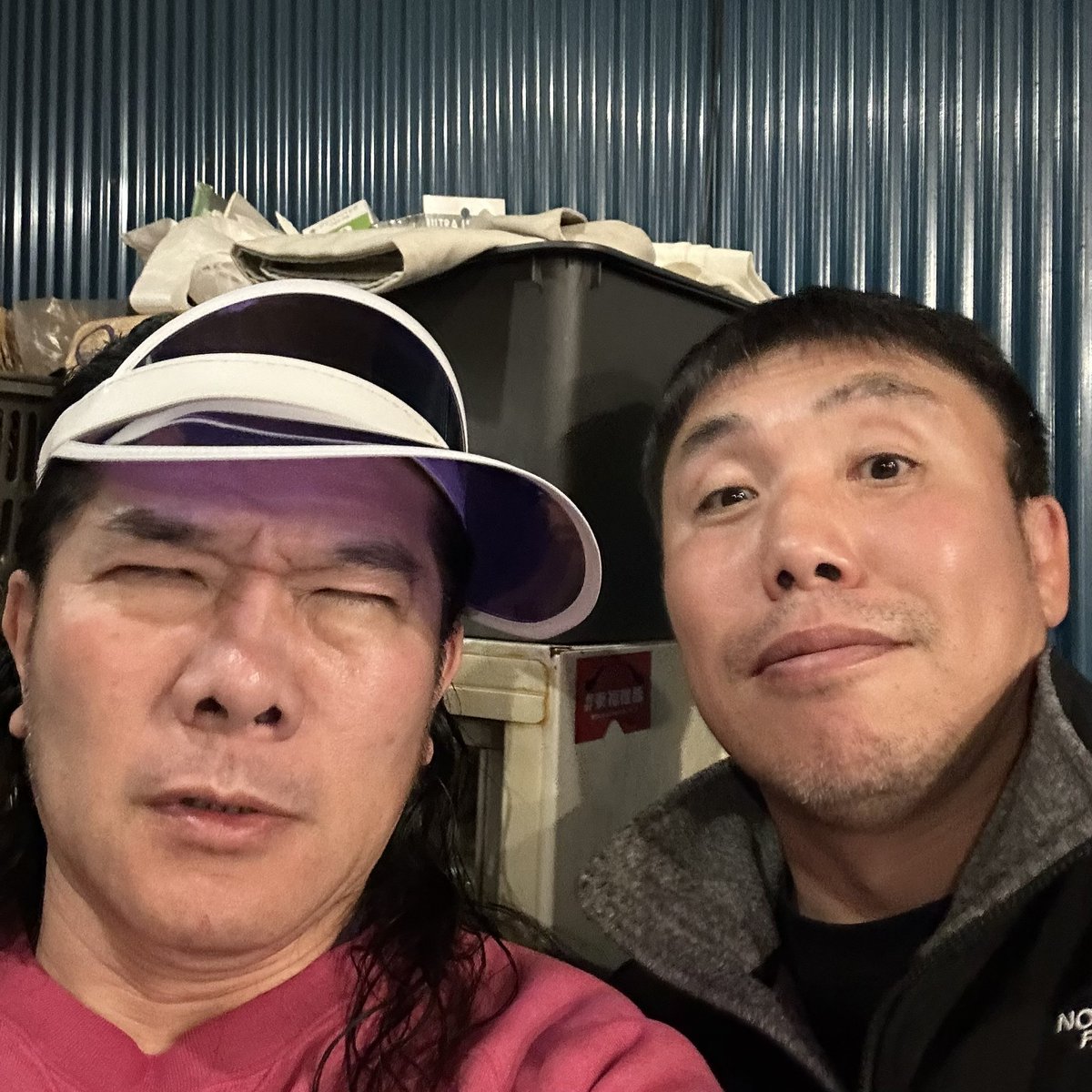 okiteporsche's tweet photo. いつもの高円寺ラーメン健太夜健太、見覚えのある顔の人がいて知り合いだっけと必死に考えたらU-FILE CAMPの長南亮さんだった。そりゃ知ってるわけだ。 https://t.co/BFYzU2qzTl