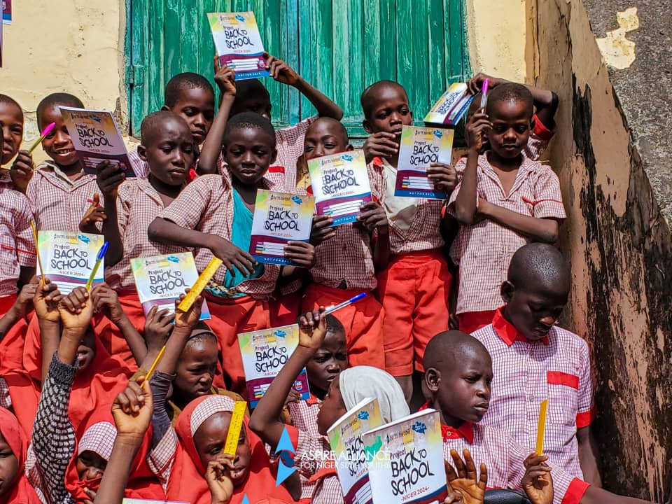 Chillinmastaa's tweet photo. Earlier today, in continuation with the #ProjectBackToSchool outreach by Aspire Alliance, and following the organisation’s commitment to supporting public primary schools in providing incentives to schoolchildren towards motivating them to go back into the classroom; https://t.co/tv6pku7CUw