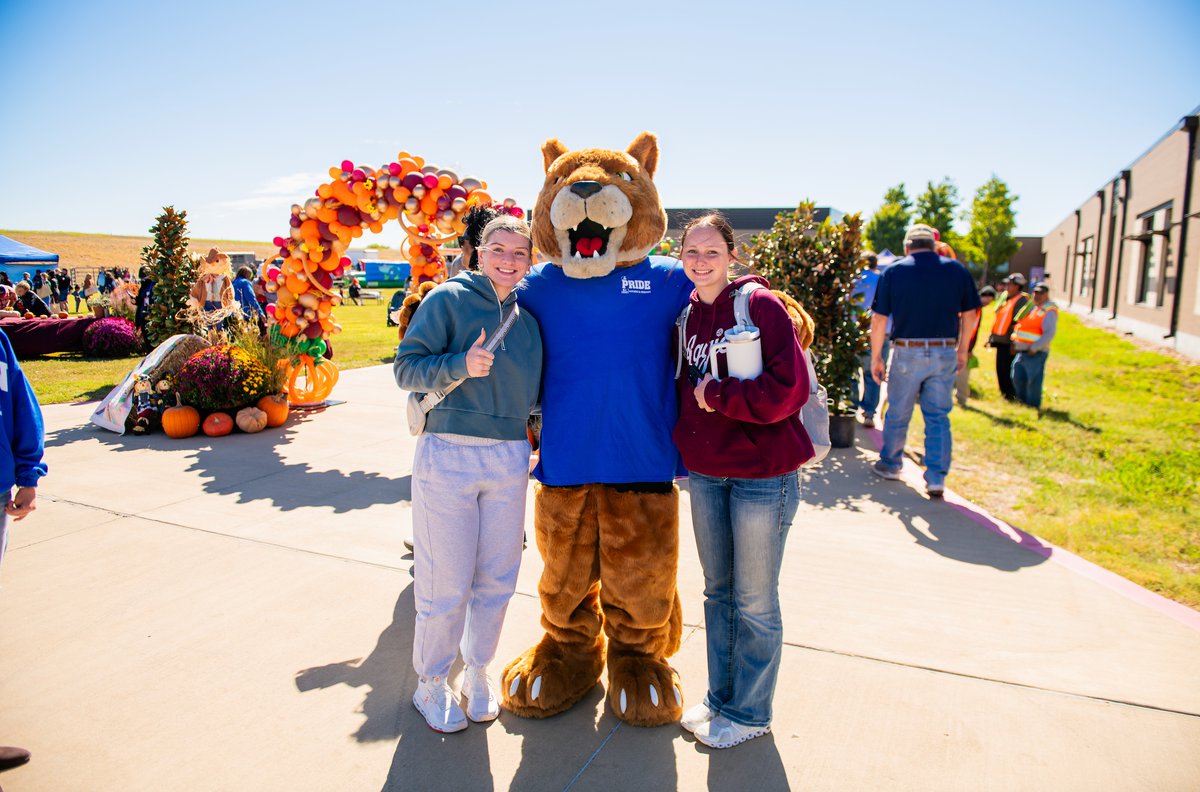 collincollege's tweet photo. To our students who make our community so special, we are thankful for YOU! Happy Thanksgiving! https://t.co/IKpA91v0nJ