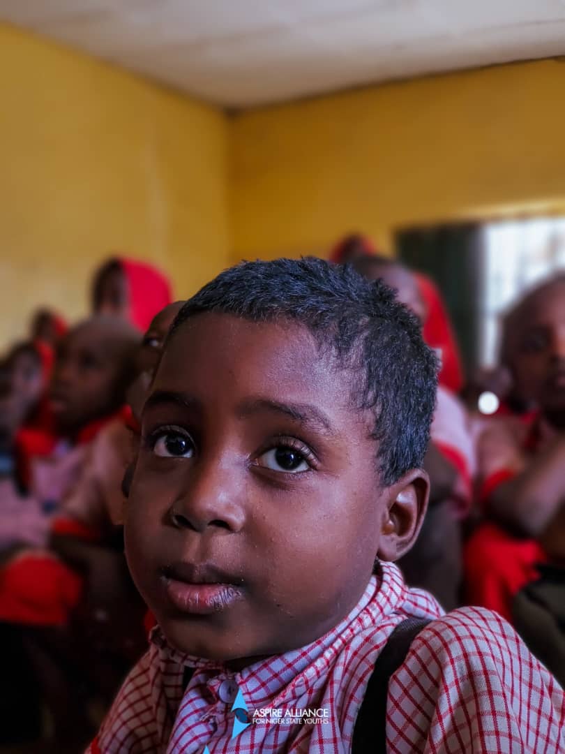 Chillinmastaa's tweet photo. we provided educational materials, sport equipment and learning tools to 729 pupils during our visit to Kuyanbana Primary School in Minna.

📍Kuyanbana Primary School | ✅
#ProjectBackToSchool 📚🎒🏀
#AANY #PBTS https://t.co/QOvZrW9l4k