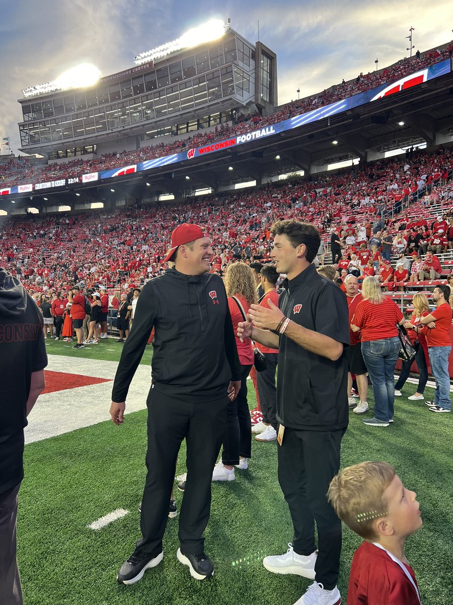 Brandon Rose (@rosebrandon_) on Twitter photo Happy Thanksgiving!! 🦃 Tremendously thankful to be a part of the incredible <a href="/WisFBRecruiting/">Wisconsin Badgers Football Recruiting</a> staff, and to wake up every day and work a job I love! Go Badgers ‼️🦡 Happy Thanksgiving!! 🦃 Tremendously thankful to be a part of the incredible <a href="/WisFBRecruiting/">Wisconsin Badgers Football Recruiting</a> staff, and to wake up every day and work a job I love! Go Badgers ‼️🦡