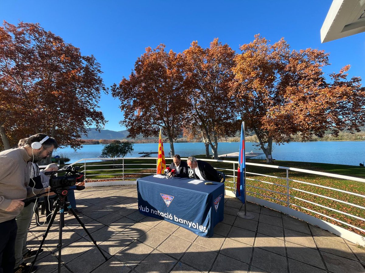 El president del Club Jordi Casanova i el vocal de cultura i responsable de la comissió del Centenari, Toni Bramon, han presentat aquest matí al Club el calendari dels actes que es portaran a terme durant l’any del Centenari.

Informa't 👉bit.ly/41r2XQL