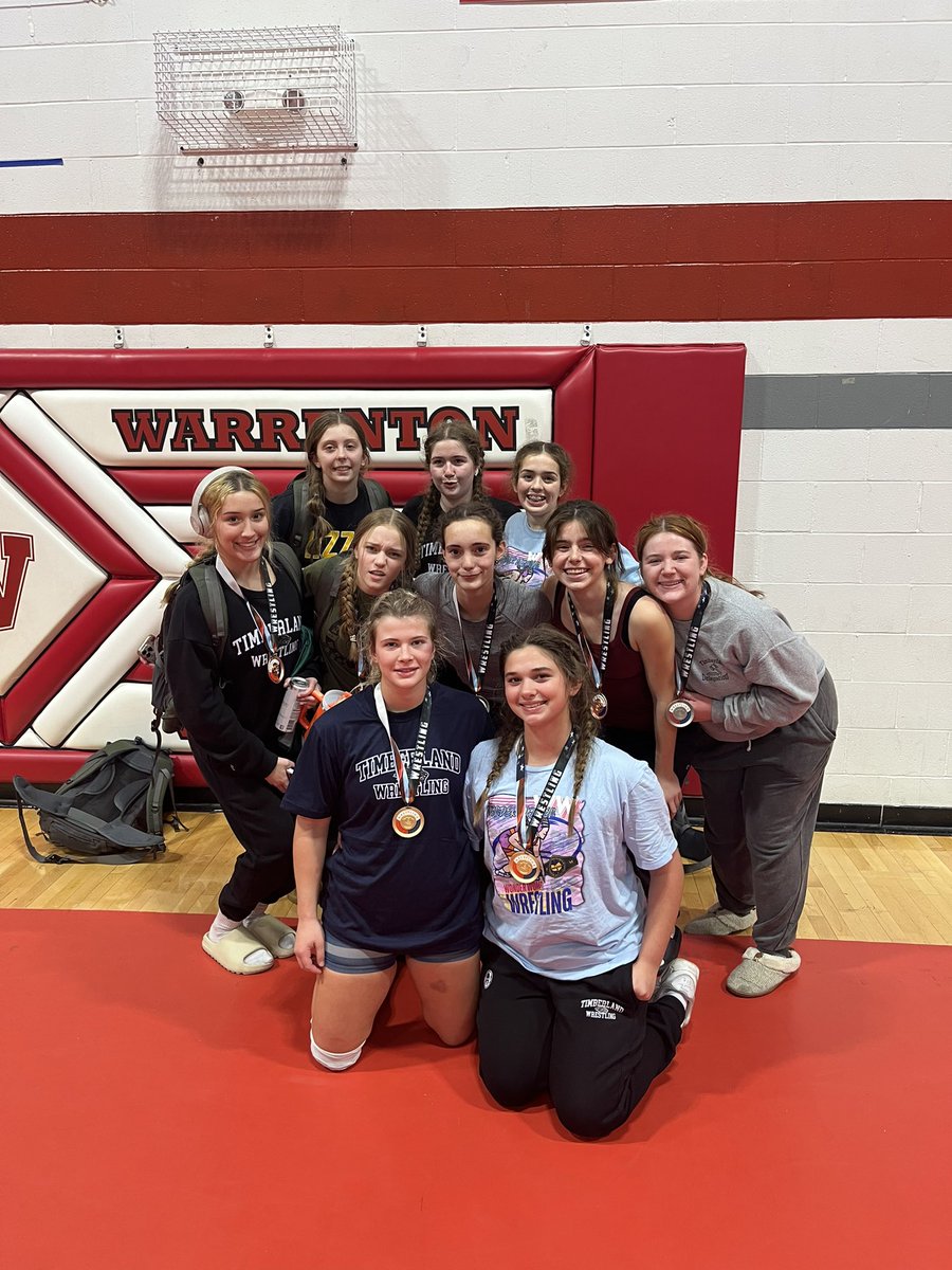 We had 7 wrestler get medals at the jv warrenton tournament. Good job ladies.