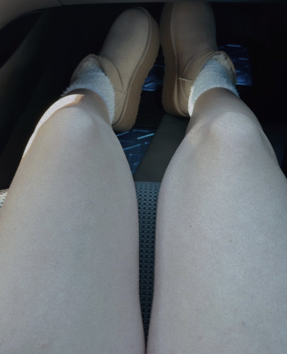 Your thanksgiving day consists of you being at the bottom of my uggs &amp; fuzzy socks🧦