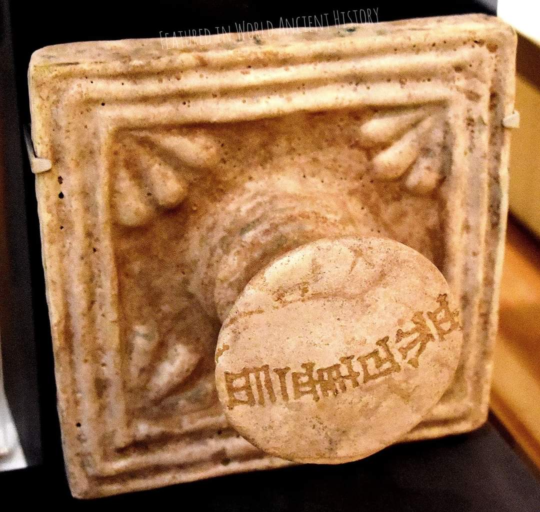 SumerianHittite's tweet photo. Glazed (originally blue) door plaque with boss. 
The #Elamite cuneiform inscription reads "Palace of Untash-Napirisha, King of #Elam". 13th century BC. 

From Chogha Zanbil, Iran. https://t.co/iXJTF2UxDJ
