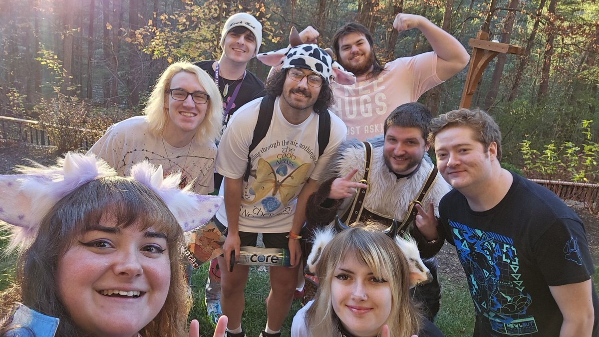 For me, I'm thankful for God showing me this amazing community. I've been able to meet and befriend some fantastic friends. Going on fun adventures with them has been a huge blessing. So very grateful to have them in my life 🩷💜💙