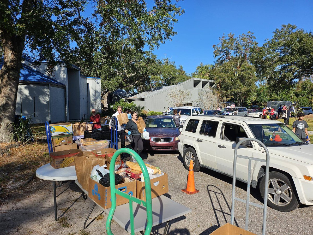integrumHQ's tweet photo. With gratitude in our hearts, the team spent yesterday volunteering with @COMFOODPANTRY to help share the spirit of the giving season 🧡🦃
@FeedingTampaBay
#Integrum #Tampa #Tech #Thanksgiving https://t.co/uI6x85oCCq