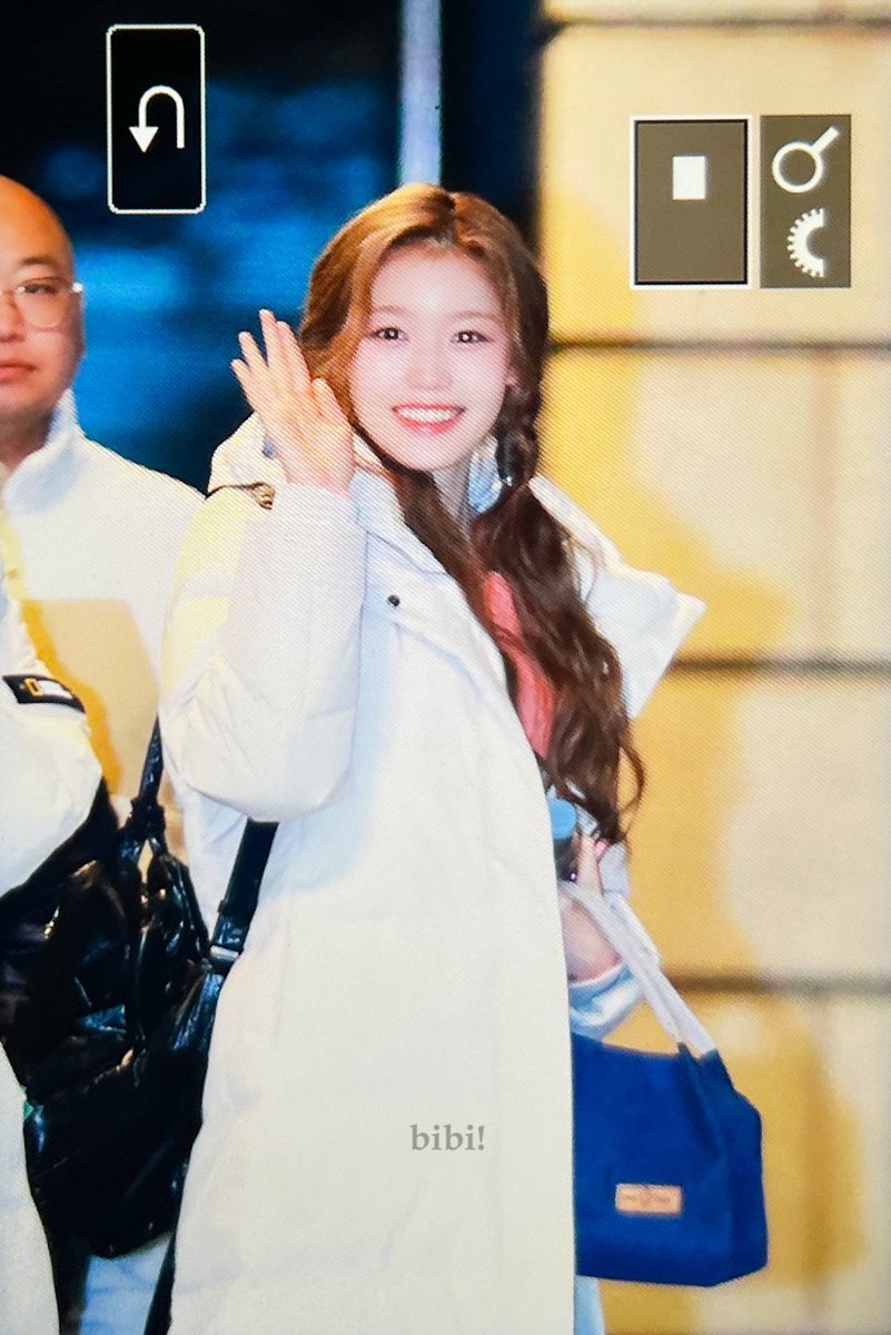 bibi_jsb's tweet photo. 241129 뮤직뱅크 출근 프리뷰

#정세비 #이즈나 #izna https://t.co/nySceMVDzX