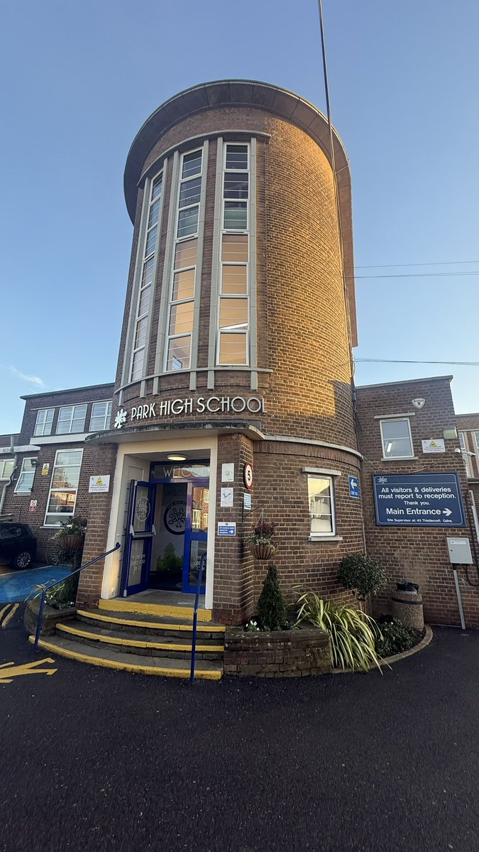 TeacherToolkit's tweet image. It’s very difficult for schools to organise their own teaching conference on a shoestring.
Park View High - six months planning - allowed all teaching and support staff to benefit in impactful pedagogy and wellbeing … Very impressive 👏🏼
#TTkitCPD #GuideToMemory