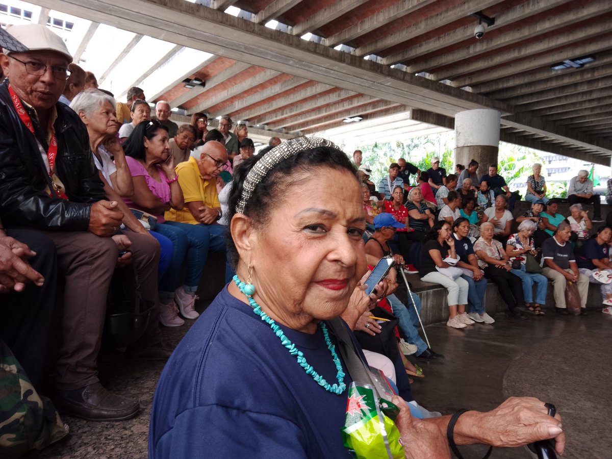 #27Noviembre se realizó  asamblea por Carlos Julio Rivera Vcpdte UNTIVSSJUB habló sobre la cajita feliz 798, los logros que se han hecho bono nocturno días adicionales prima profesional y acciones a realizar próximamente. #SalariosDignosYa