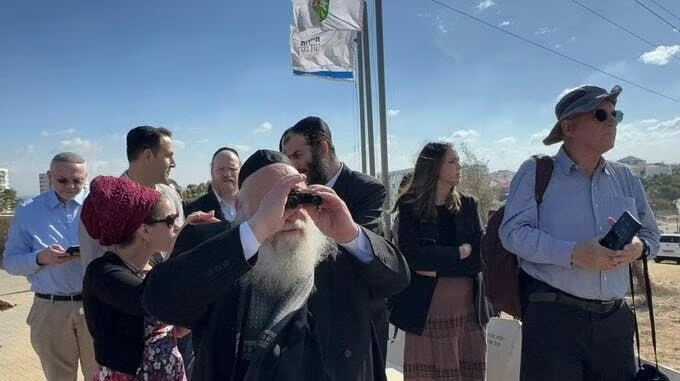 AhronBregman's tweet photo. The person in this photo is a minister touring the Gaza Strip. This Netanyahu govt is dead serious about settling the area. The IDF-controlled zone along the Netzarim route is massive—equivalent to Tel Aviv's size—splitting northern & southern Gaza. The signs of ethnic cleansing & settlement plans are undeniable. Don’t say you weren’t warned, and please SHARE.