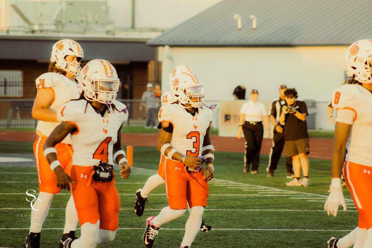 Thankful to still be playing football this time of year with my guys RB’s!!!@coachkwhitely <a href="/k_berneathy/">Kevin Berneathy</a> <a href="/sean_simon/">Sean (F-150) simon</a> <a href="/BrightAlijah/">Alijah Bright</a> <a href="/RickyJr__06/">Ricky</a>