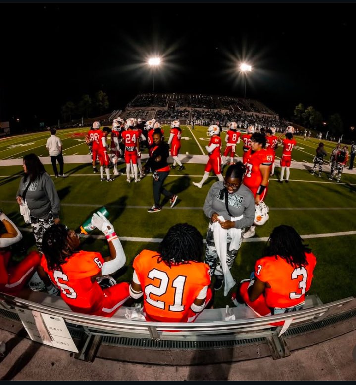 BarnesTyresse's tweet photo. Thankful to still be playing football this time of year with my guys RB’s!!!@coachkwhitely @k_berneathy @sean_simon @BrightAlijah @RickyJr__06 https://t.co/PO6PRTcE8i