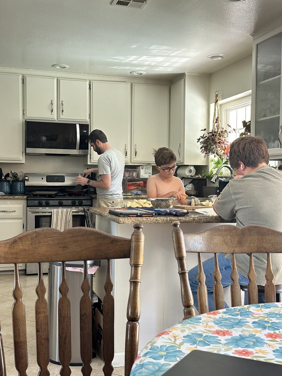 k8silveira's tweet image. When I said last week I didn’t want to cook for thanksgiving: the boys stepped up!

I’m enjoying the day reading while they are dicing, frying, and sautéing 

Raising them right

#Thanksgiving2024 #meninthekitchen #raisingmen #cooking