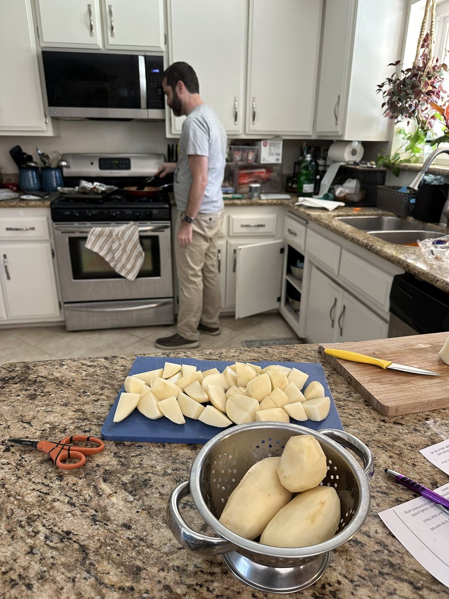 k8silveira's tweet image. When I said last week I didn’t want to cook for thanksgiving: the boys stepped up!

I’m enjoying the day reading while they are dicing, frying, and sautéing 

Raising them right

#Thanksgiving2024 #meninthekitchen #raisingmen #cooking