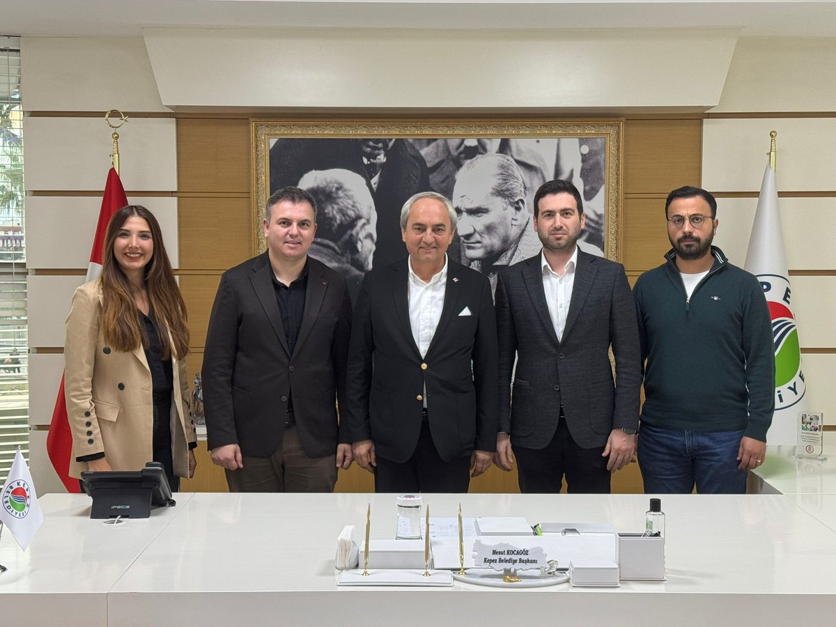 Şube Başkanımız Şaban TAT, Başkan Yardımcımız Durali ÇAKIR, Yönetim Kurulu Üyelerimiz İbrahim KAYMAZ ve Gözde YAVUZ ile birlikte Kepez Belediye Başkanımız Sayın Mesut KOCAGÖZ'ü makamında ziyaret etti. Ziyarette meslek alanlarımız ile ilgili fikir alışverişinde bulunuldu.