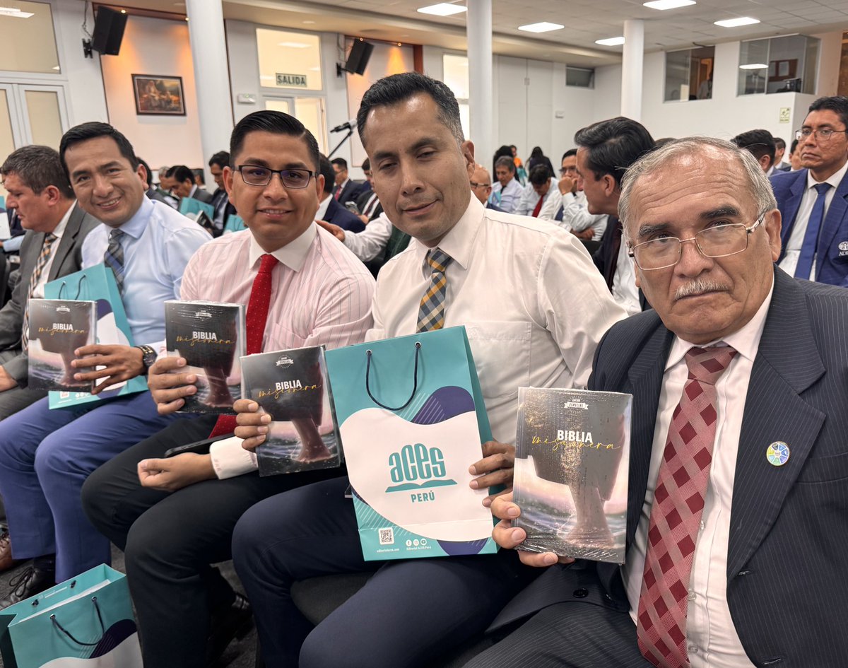 🔴#Ahora | <a href="/EditorialACES/">EditorialACES</a> Perú presentó informe de producción bibliográfica, oferta de servicios, adquisición de equipos y creación de la cartilla de lectura. El proyecto “Solidarízate con ASA y ACES” promoverá la lectura y le dará alimentos a los más necesitados.✨

#ConcilioUPS