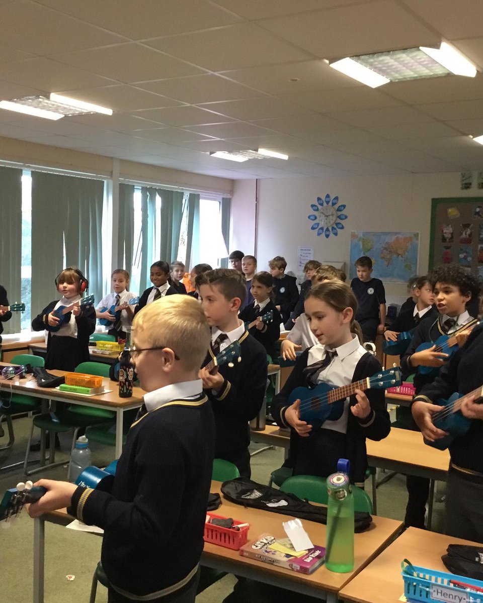 nlancingprimary's tweet image. 🎵The Year 4 children have been learning to play the ukulele this term in their music lessons. They have really enjoyed learning a new instrument. 🎶