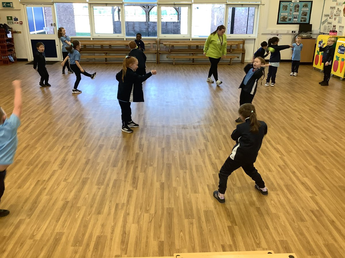 St_Andrew_Apost's tweet photo. Year 2 practised their sending and receiving skills during PE this week #successfulSATA #sataPE https://t.co/IIc2PIMcDK